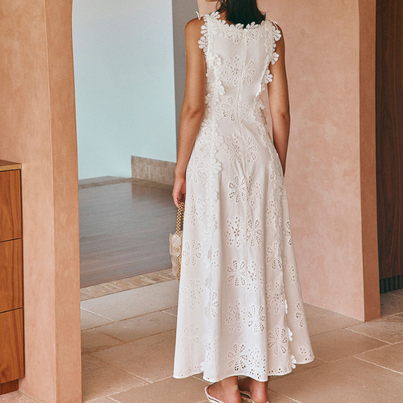 Denete™ | Kjole med blomsterbroderede kanter