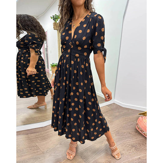 Mina™ | V-hals kjole med polkaprikker