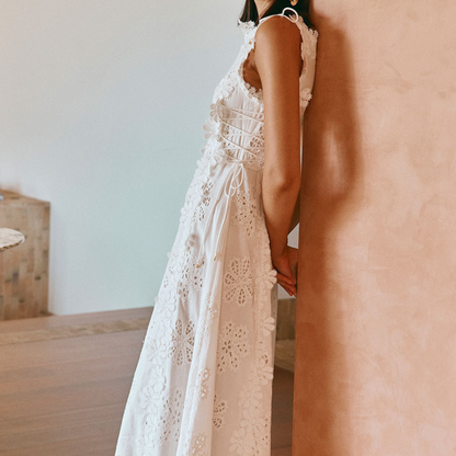 Denete™ | Kjole med blomsterbroderede kanter