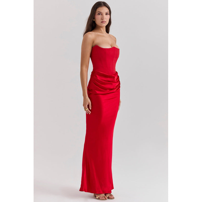 ANIKA I SKULDERLØS KJOLE